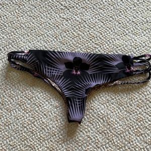 Acacia bottoms in purple orchid print size small